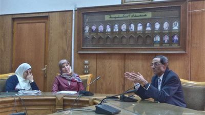 6 مميزات يجب توافرها بمترجم قصر الرئاسة (صور)