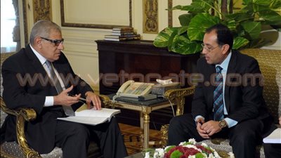 بالصور.. «محلب»: نسعى إلى خلخلة الزيادة السكانية بـ