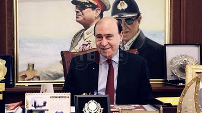 مهاب مميش يلتقي المدير التنفيذي للبنك الأوروبي