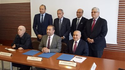 محمود هاشم: تعاقدنا مع أول الجامعات العالمية استجابة للسيسي (صور)