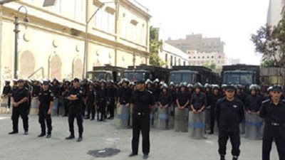 الأمن يغلق الشوارع المؤدية إلى وزارة الداخلية