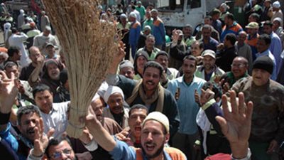 إضراب عمال النظافة والأمن بمستشفى الأقصر عن الطعام