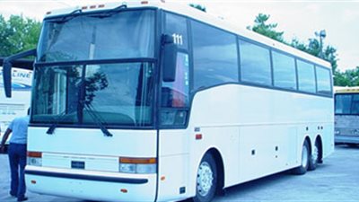 سائق يسرق أتوبيس فندق ويحوله لـ«أجرة» بين قرى الشرقية