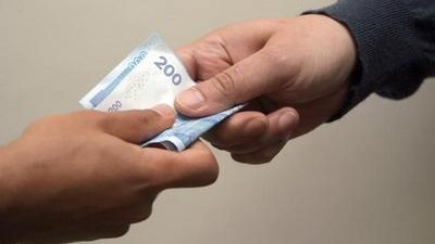 تفاصيل التحقيقات مع مأمور ضرائب تقاضى رشوة من صاحب مصنع