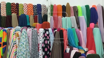 الملابس التفصيل بديلا عن الجاهزة بعد ارتفاع الأسعار