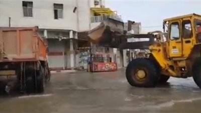 أفشل طريقة لسحب مياه الأمطار من أحد الشوارع (فيديو)