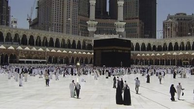 معتمر باكستاني يحاول الانتحار بشكل مفاجئ في الحرم المكي