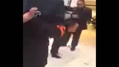 بالفيديو.. متجر شهير بباريس يطرد حارسا منع «محجبة» من الدخول