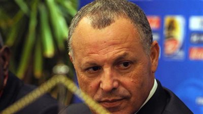 «أبو ريدة» يرفض الجلوس في الصف الأول بمقصورة «برج العرب»