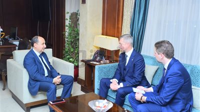 وزير الصناعة يبحث تعزيز العلاقات التجارية مع نظيره البيلاروسي