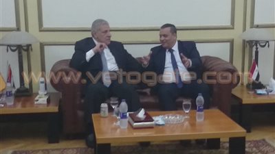 رئيس الوزراء خلال لقائه تيار الاستقلال: مصر تحتاج إلى التوسع في التحالفات الانتخابية.. نعمل ليل نهار للانتهاء من ترسيم المحافظات.. وأطالب القوى السياسية بدعم الحكومة ضد الإرهاب وتوعية المواطنين