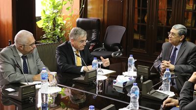 وزير الكهرباء يبحث سبل دعم التعاون مع سفير ألمانيا بالقاهرة (صور)