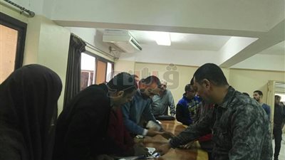 صرف مستحقات العاملين بشركة مصر للمشروعات الميكانيكية ببورسعيد