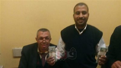 احباط تهريب 220 ألف دولار داخل مأكولات في مطار القاهرة (صور)