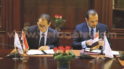 بالصور.. البورصة توقع اتفاقا مع الجامعة الأمريكية لرفع قدرات الشركات الصغيرة