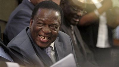 رئيس زيمبابوي يعين مسؤولين عسكريين في مناصب وزارية