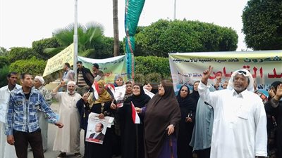 بالصور.. وقفة لتأييد 