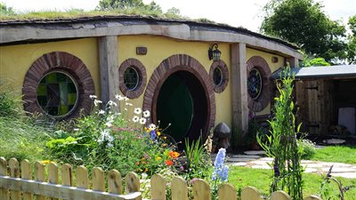 امرأة تعرض منزل الهوبيت للبيع وتسعى لتنفيذ كوخ هاجريد (صور)