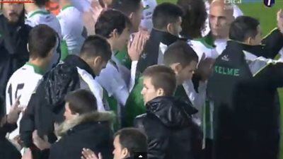 بالفيديو.. لاعبي راسينج ينسحبون من كأس ملك إسبانيا لعدم استقالة الإدارة