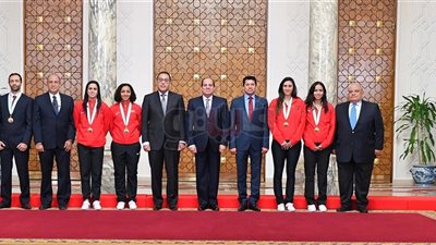 تفاصيل تكريم السيسي منتخبي الاسكواش والآنسات لكرة القدم (صور)