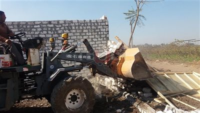 إزالة 8 حالات تعد على أراضي زراعية بقرى ميت غمر (صور)