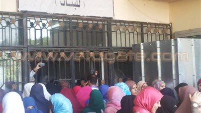 بالصور..غلق بوابات الأزهر 