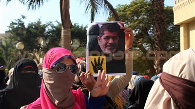 بالفيديو والصور.. طلاب الإخوان يشعلون الشماريخ بجامعة القاهرة