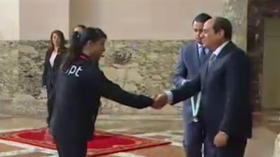 مراسم استقبال وتكريم أبطال منتخبي الإسكواش والآنسات لكرة القدم (فيديو)