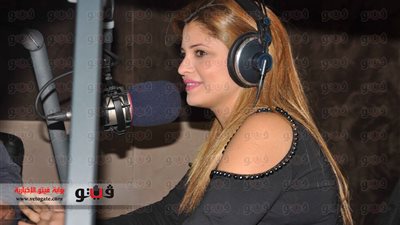 بالصور.. دينا أبو السعود ضيفة «من 7 وإنت طالع» على إذاعة 9090