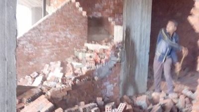 «جنوب الجيزة» ينفذ قرار إزالة لعقار مخالف بالمنيب (صور)