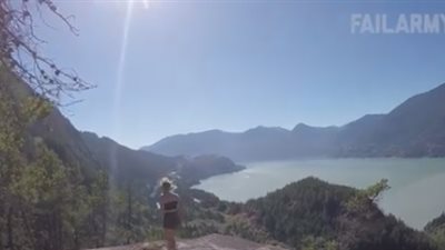 أطرف مواقف محرجة تسببها الأحذية (فيديو)