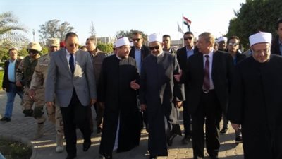 شيخ الأزهر يصل الإسماعيلية لزيارة مصابي حادث الروضة