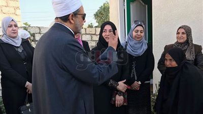 شيخ الأزهر يعزي أسر شهداء مسجد الروضة (صور)