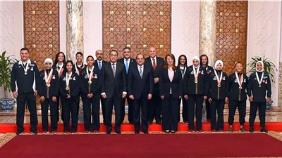 نشاط رئاسي حافل.. مباحثات «مصرية - سعودية».. السيسي يفتتح معرضي القاهرة الدولي للاتصالات والثروة المعدنية.. يكرم فريق الإسكواش وآنسات كرة القدم.. يكلف بإنهاء المشروعات.. ويلتقي سائقة تروسيكل