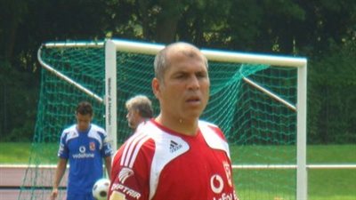 عبد الظاهر وحمدي يقودان هجوم الأهلي أمام المحلة