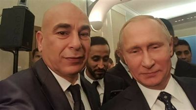 حسام حسن يلتقط سيلفي مع الرئيس الروسي