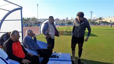 رئيس سموحة يطمئن على الفريق قبل مواجهة المقاولون بالدوري (صور)