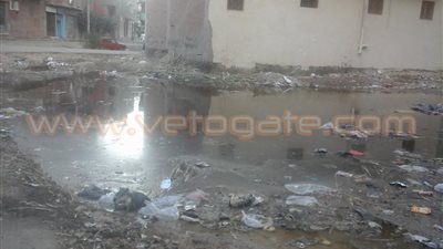 بالفيديو والصور.. برك المياه تهدد منازل كفر عصام بالغربية.. الأهالي يناشدون المحافظ التدخل قبل فوات الأوان.. والمياه تحاصرنا والخطر يزداد.. والمسئولون «لا حياة لمن تنادي»