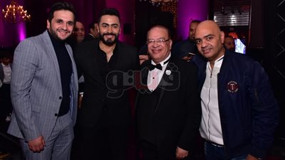 تامر حسنى يشعل حفل زفاف ابنة صلاح عبد الله (صور)