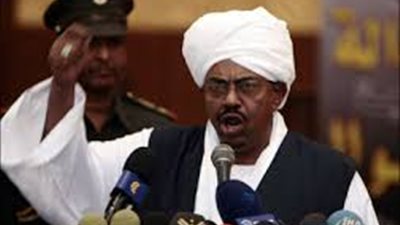 قادة سابقون للجيش السوداني يهنئون البشير باسترداد 