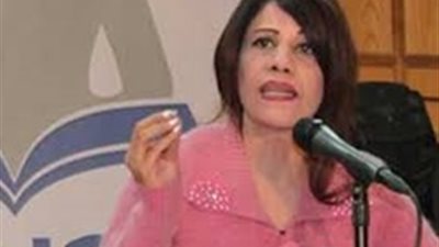 عزة كامل: قسوة الحياة تدفع الرجال لضرب زوجاتهم