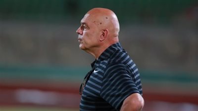 جماهير الزمالك تحمل جروس الخروج من البطولة العربية