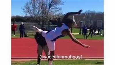 لحظة سقوط شاب بطريقة مروعة (فيديو)