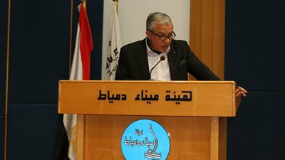 ميناء دمياط يبحث فرصا استثمارية مع بنك التنمية وإعادة الإعمار الأوروبي