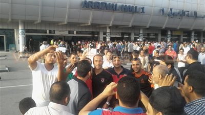 3 مشاهد من استقبال البعثات الرياضية بالمطار.. «وايت نايتس» يُشعل الأجواء وقت انتصارات الزمالك.. لاعبو الأهلي يلجأون للأبواب الخلفية وقت الخسارة.. وأبطال الألعاب الفردية يرفعون شعار «لم 