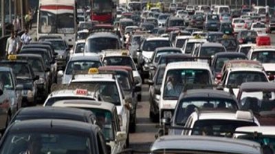 شلل مروري أمام مسجد السلام بالجيزة بسبب وقفة لـ