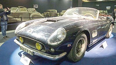 بيع السيارات الكلاسيكية في مزاد باريس