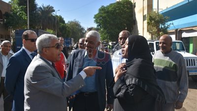 محافظ أسوان يتفقد شوارع وسط المدينة (صور)