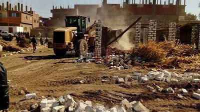 إزالة تعديات على فدانين أملاك دولة في سوهاج (صور)