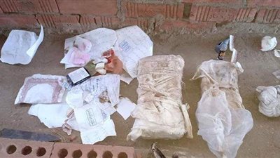 العثور على أعمال مدفونة بمقابر أشمون.. وإمام بالأوقاف: «كل بقضاء الله»